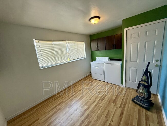 Building Photo - 790 Topaz Dr