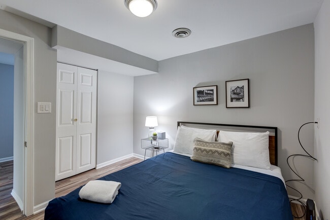 Building Photo - 1148 W Addison St