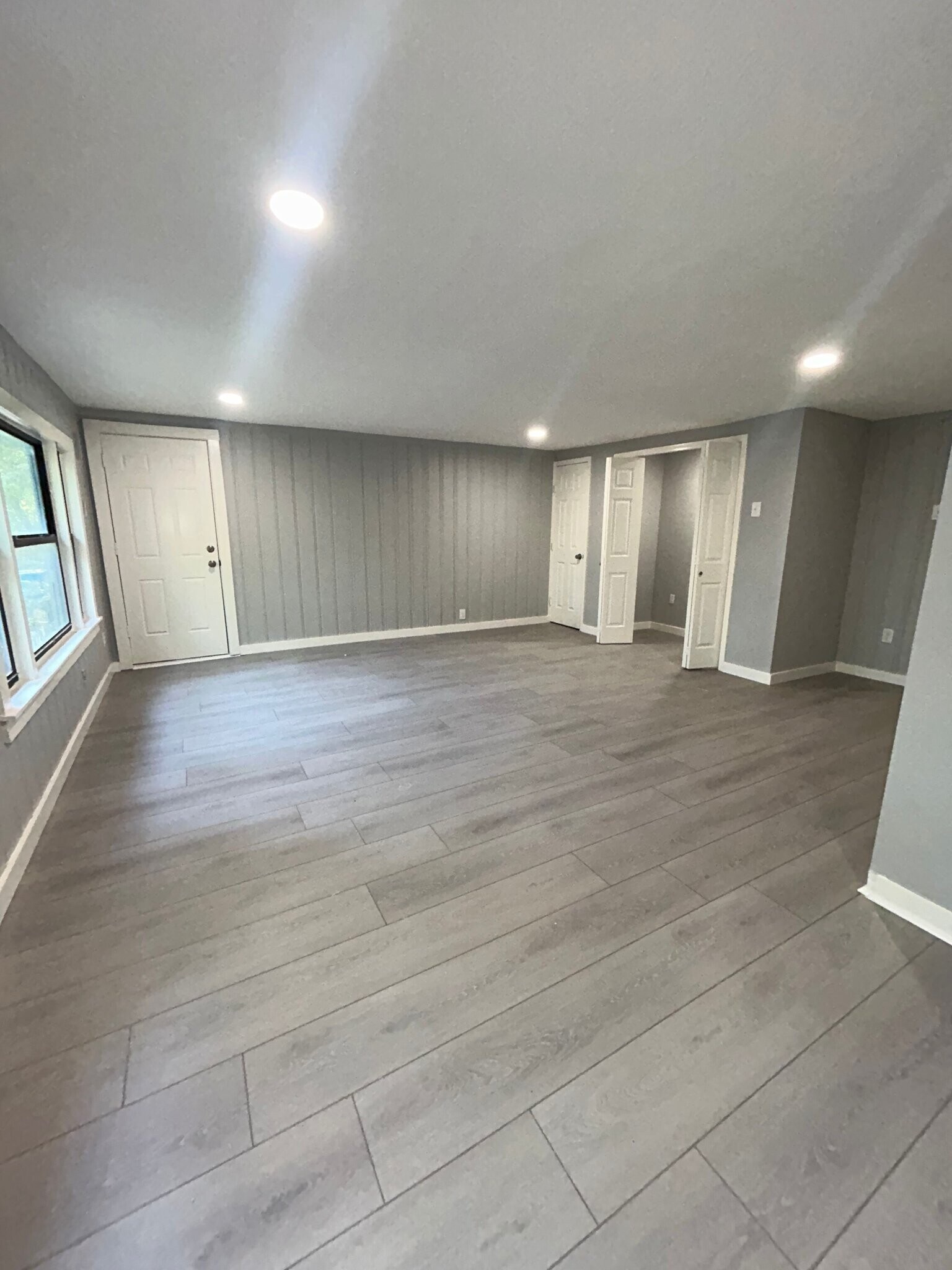 Building Photo - 314 W Clarendon Dr