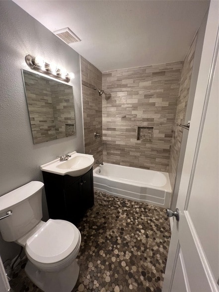 Building Photo - 2110 14th Ave N