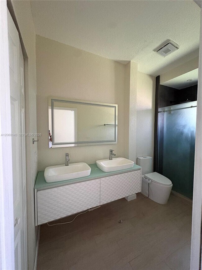 Building Photo - 5725 Tuscany Way