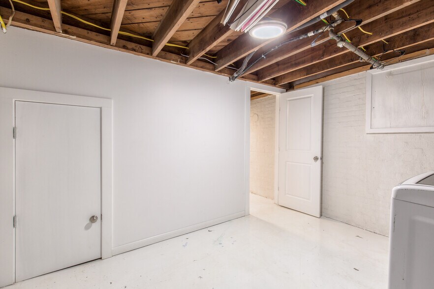 Building Photo - 109 E 26th Pl