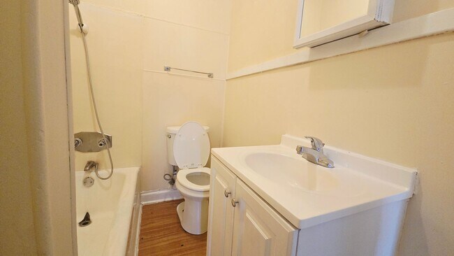 Building Photo - 301-303 N Longwood St