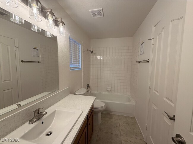 Building Photo - 1825 Sierra Oaks Ln