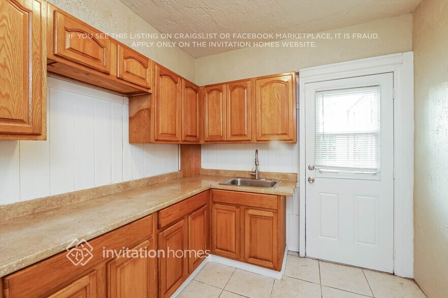 Building Photo - 3580 SW 51st St