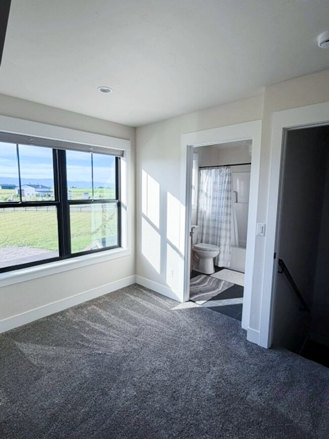 Building Photo - Luxury Modern Farmhouse on 2.5 Fenced Acres