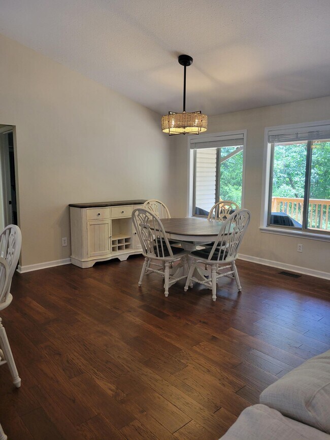 Building Photo - 456 Snead Dr