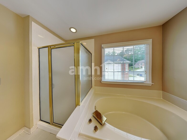 Building Photo - 637 Rebecca Ives Dr NW