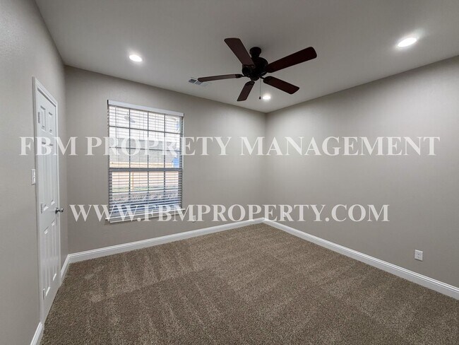 Building Photo - Hidden Creek Townhomes, Unit F - Cozy 2 Bedroom, 1 Bathroom Home in Ennis, TX!