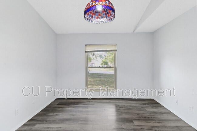 Building Photo - 2302A Melrose Dr