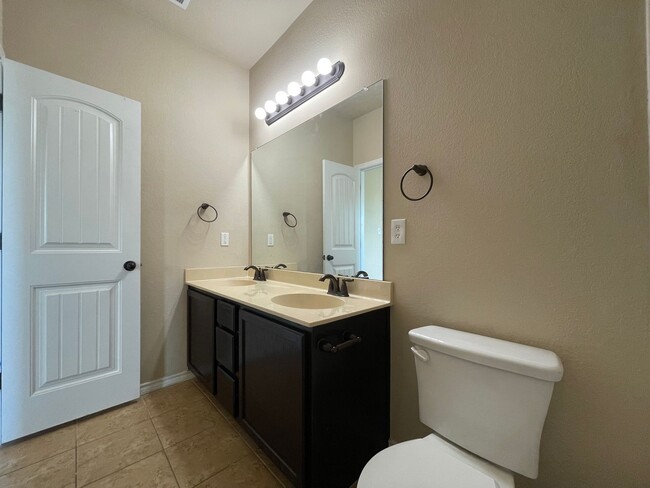 Building Photo - Townhome for rent