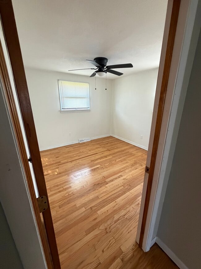 Building Photo - 8587 Caughdenoy Rd