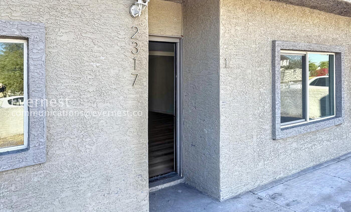 Building Photo - 2317 W Adams St