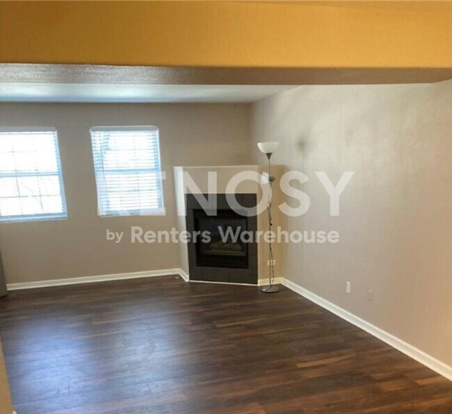 Building Photo - Modern Comfort and a Garage in Prime Aurora Location