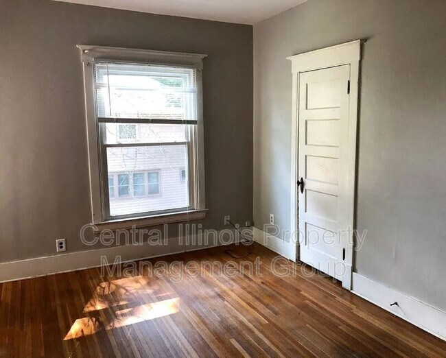 Building Photo - 505 E Locust St