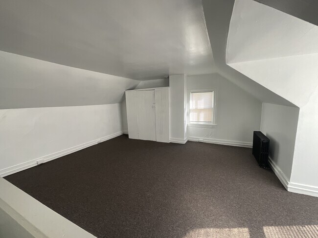 Building Photo - 573 W Princess St