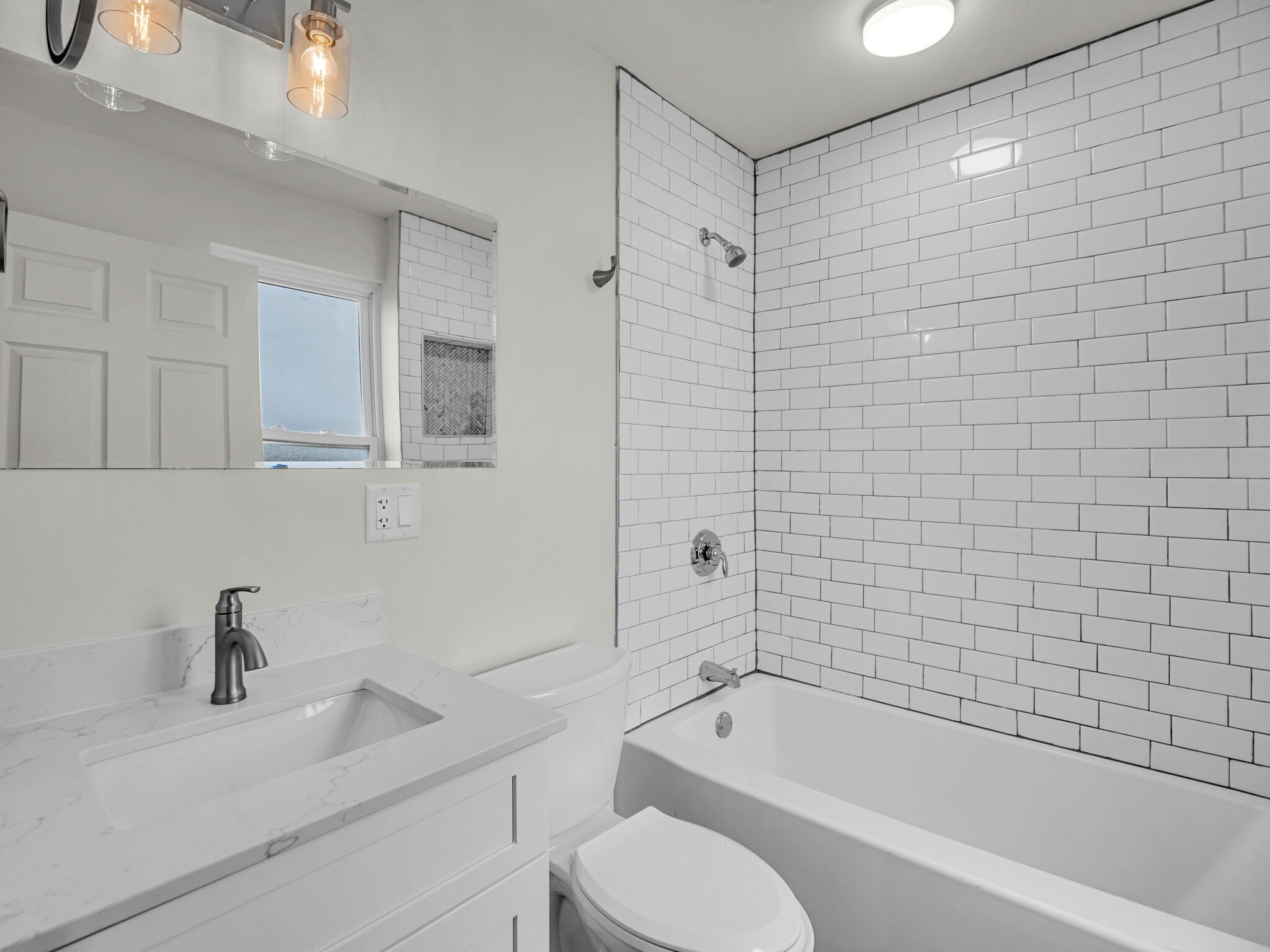 Building Photo - 12 Alpine St