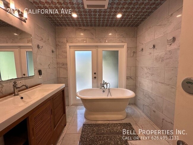 Building Photo - 2421 California Ave