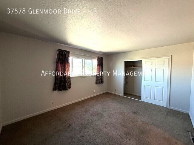 Building Photo - 37578 Glenmoor Dr