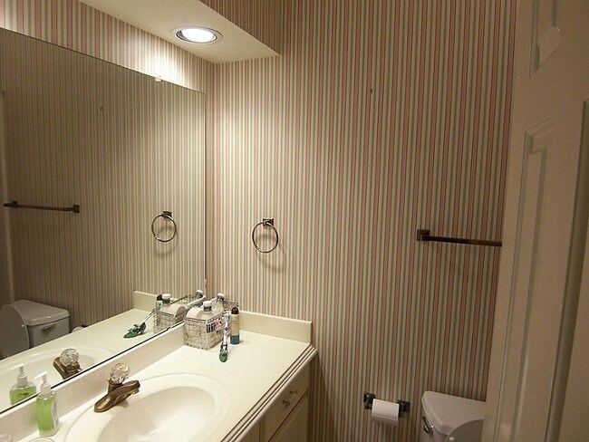 Building Photo - 18075 Partridge Green Dr