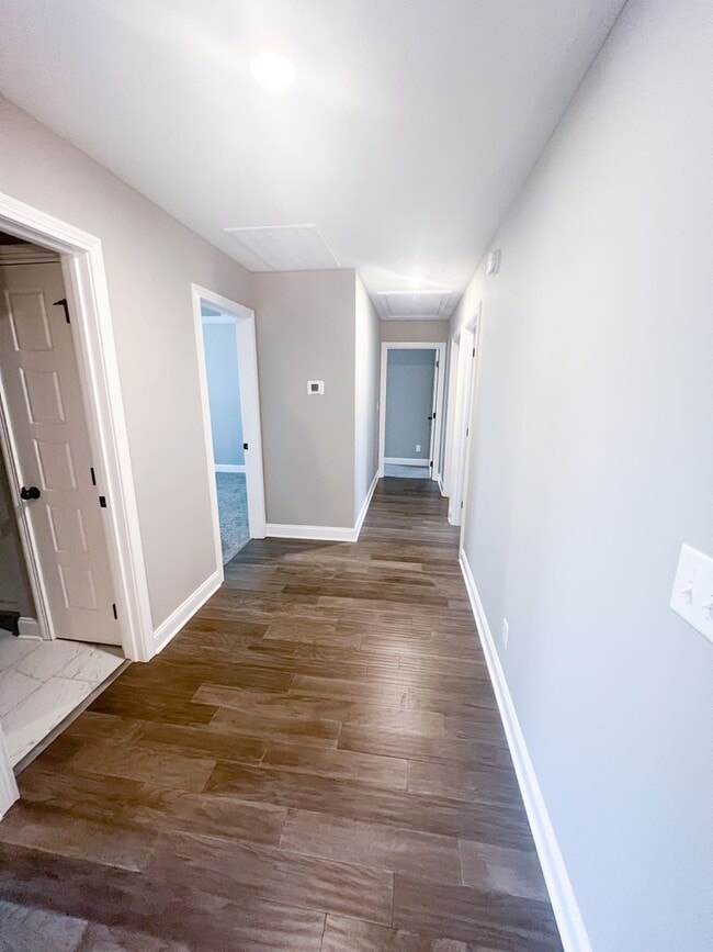 Building Photo - 5 Bedroom 2 1/2 Bathroom Home