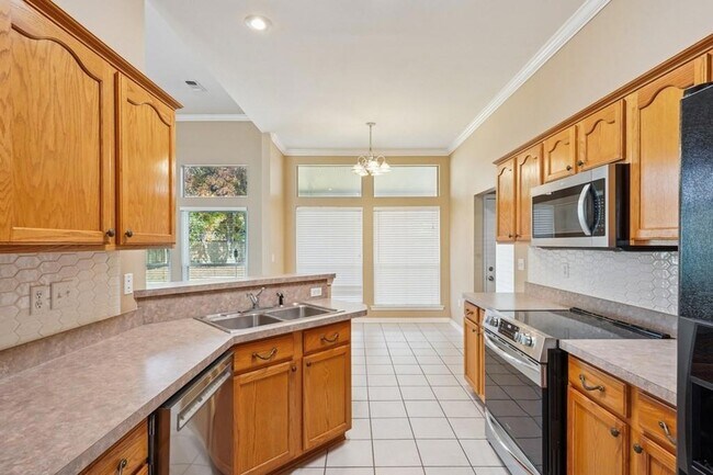 Building Photo - 712 Homewood Dr