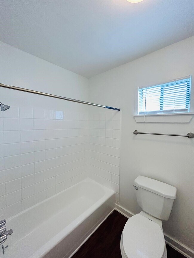 Building Photo - 3629 N MacGregor Way