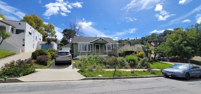 Building Photo - Glendale Awaits You