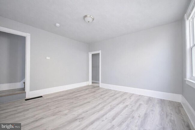 Building Photo - 424 Kossuth St