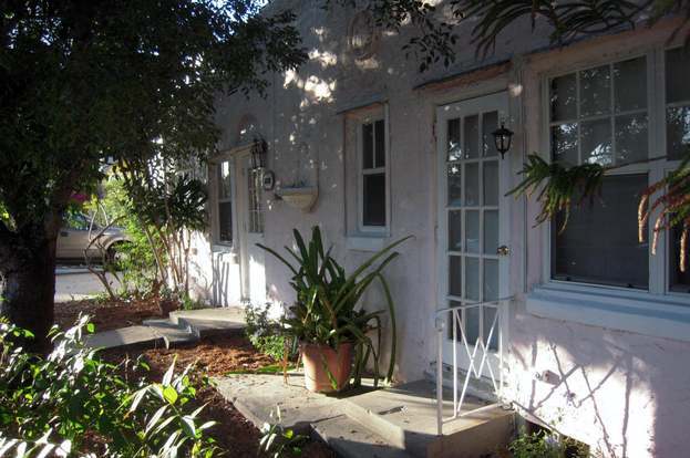 Building Photo - 301 Central Dr