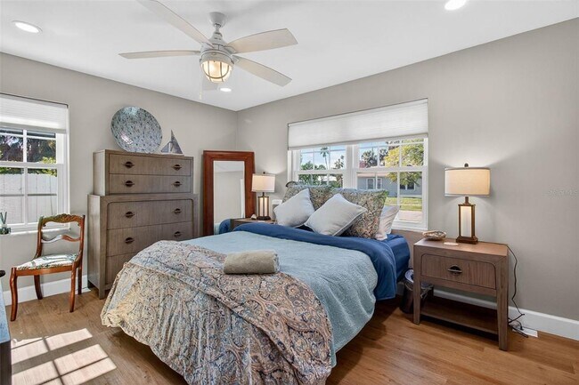 Building Photo - 741 Lantana Ave