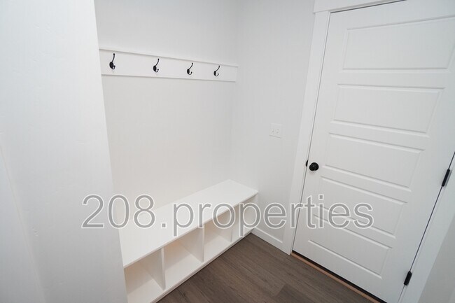 Building Photo - 5813 W Stavros St