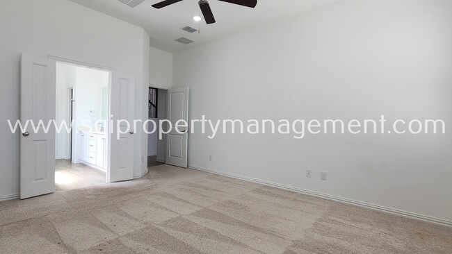 Building Photo - 10231 Sovereign Dr