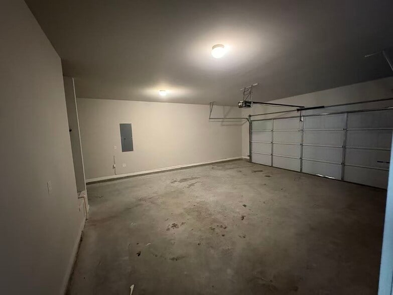 Building Photo - 2471 Hanover Woods Rd