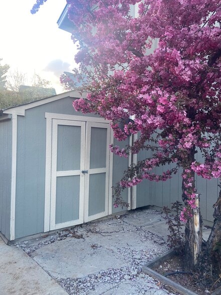 Building Photo - 3964 Glenview Terrace