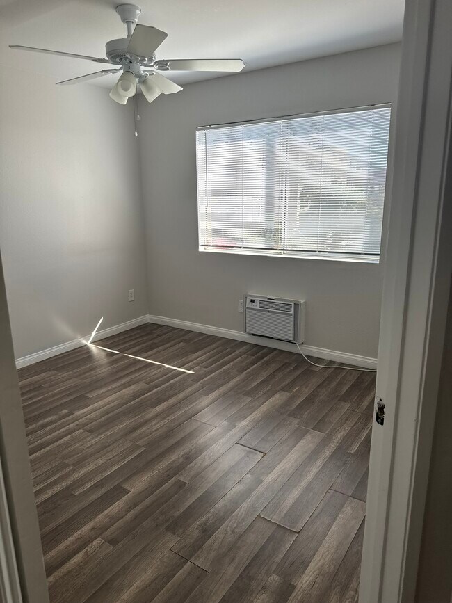 MASTER BEDROOM - 522 N Serrano Ave