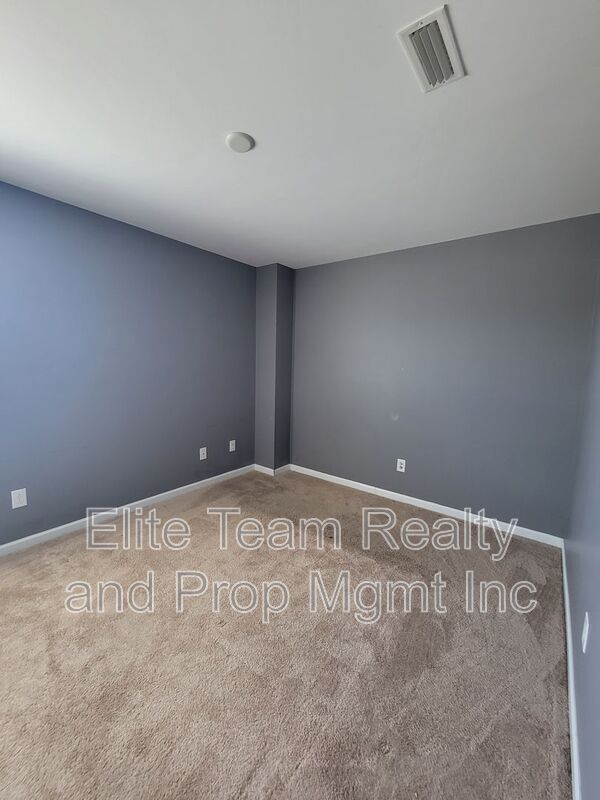 Building Photo - 1349 Haestad Ct