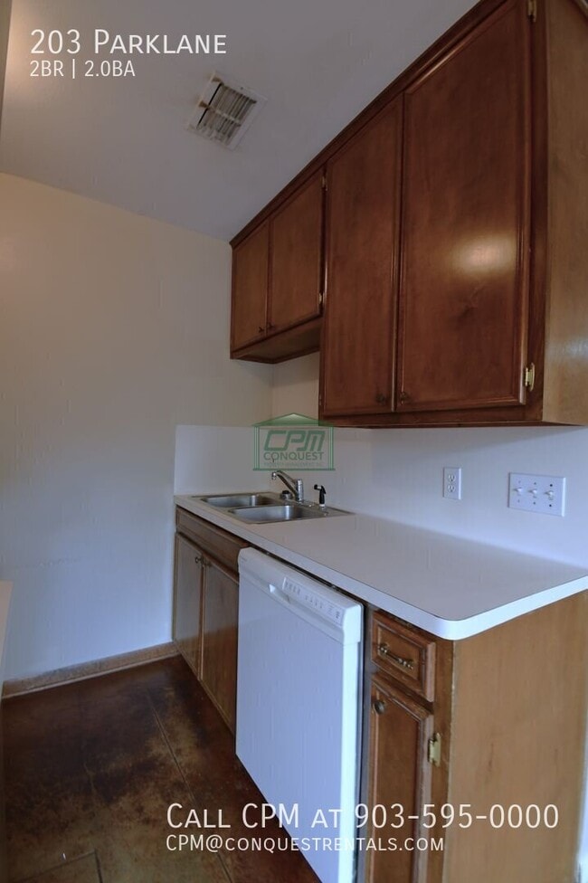 Building Photo - 203 Parklane-