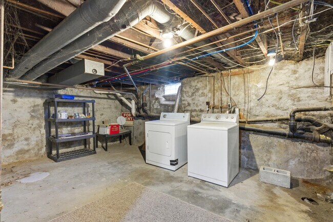Building Photo - 19 E Mithoff St