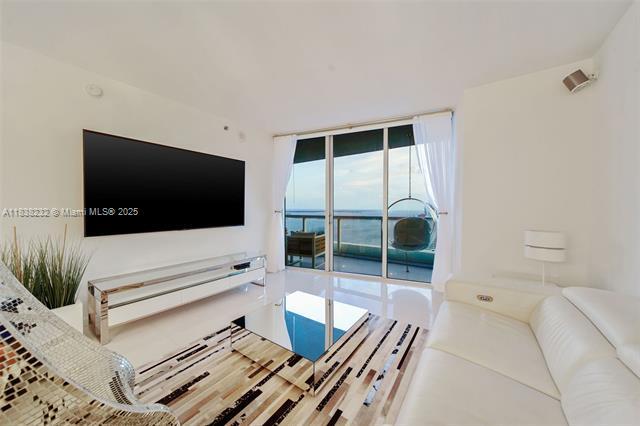 Building Photo - 495 Brickell Ave