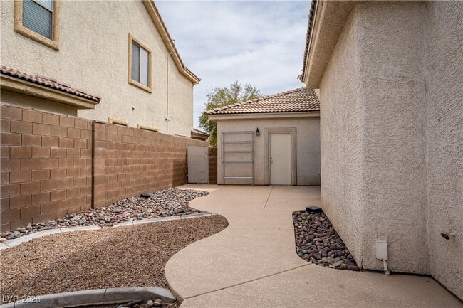 Building Photo - 10725 Bernini Dr