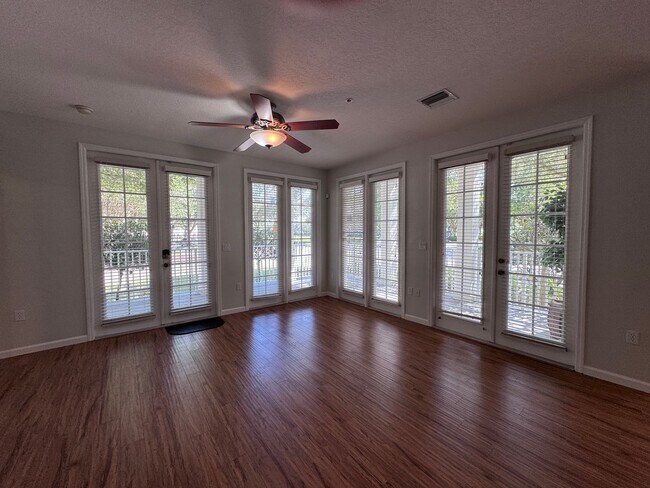 Building Photo - Bright and Inviting 3 bedroom, 2 Bath Condo in Desirable Baldwin Park
