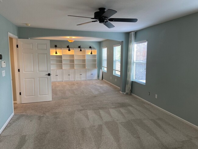 Building Photo - Parkway Beauty - 4 Bdrm, 2.5 Bath