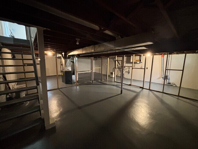 Building Photo - 4727 Lexington Ave
