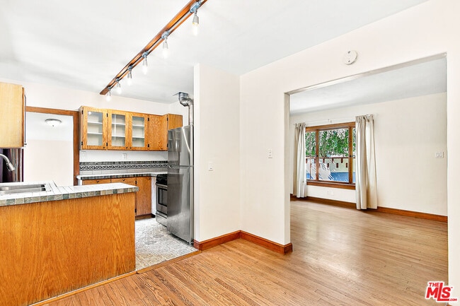 Building Photo - 4171 Kraft Ave
