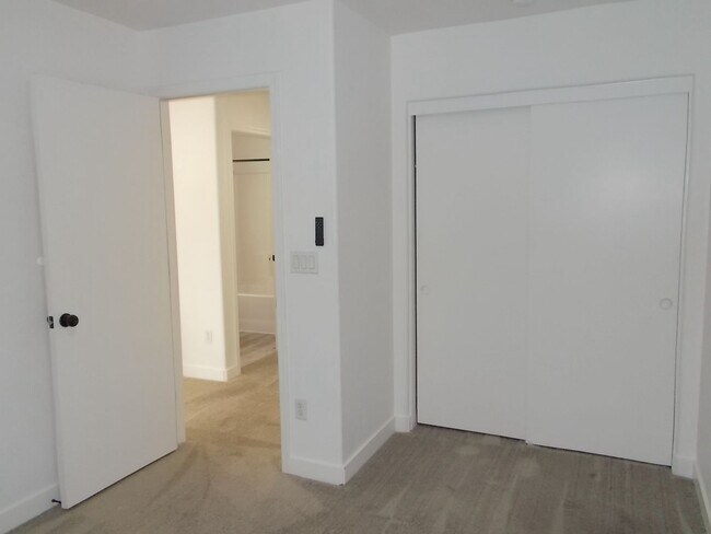 Building Photo - Spacious 3-Bed, 2.5-Bath in Las Vegas!