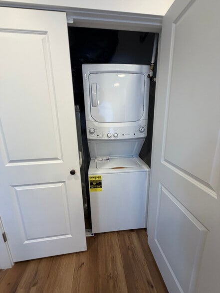 Building Photo - 98 E Center St