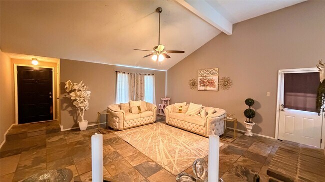 Building Photo - 2022 Creek Valley Ln
