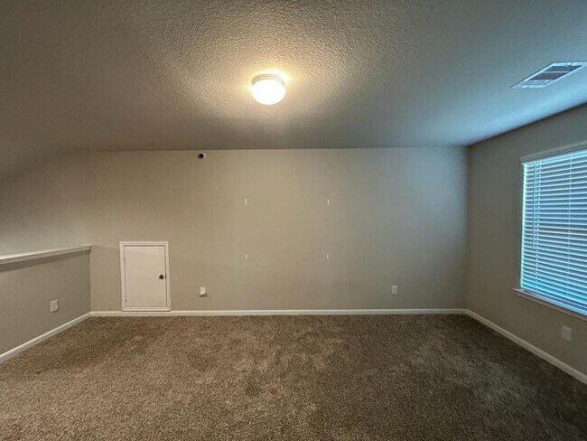 Building Photo - 3207 Sumac Dr