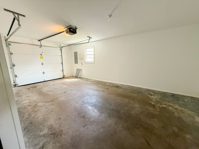 Building Photo - 115 Fuller Dr